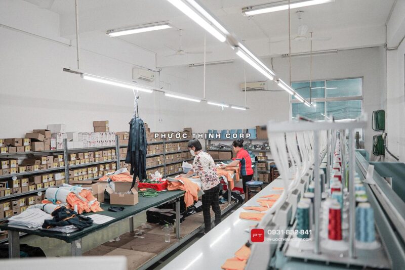 Xưởng may Phước Thịnh Corp TpHCM chuyền thêu 1