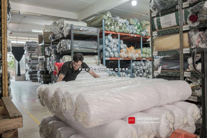 Xưởng may Phước Thịnh Corp TpHCM kho vật liệu 2