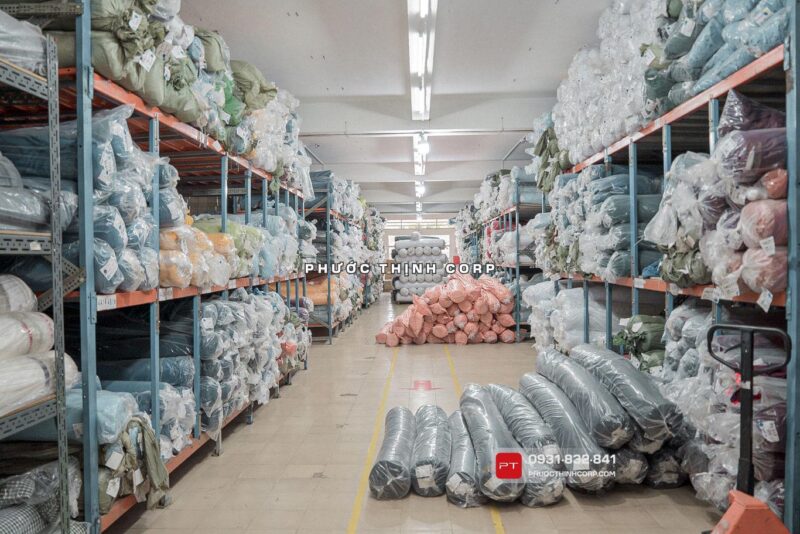 Xưởng may Phước Thịnh Corp TpHCM kho vật liệu 8