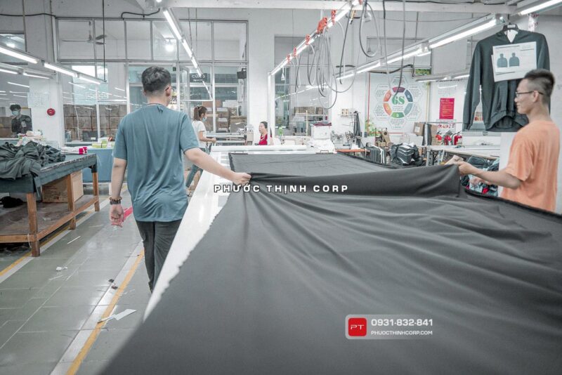 Xưởng may Phước Thịnh Corp TpHCM tổ cắt dập 2